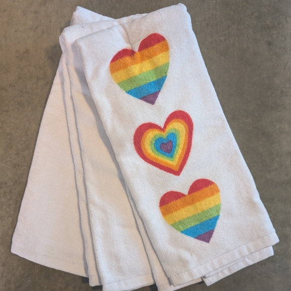 Christian Siriano Other - NEW Christian Siriano Rainbow Heart Handtowels